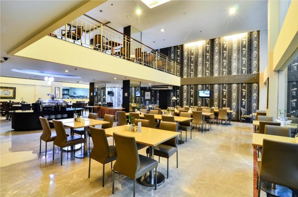 Losari Roxy Hotel Jakarta Exterior photo