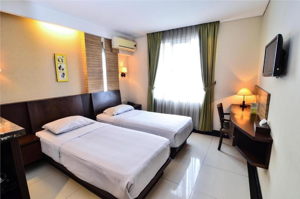 Losari Roxy Hotel Jakarta Exterior photo