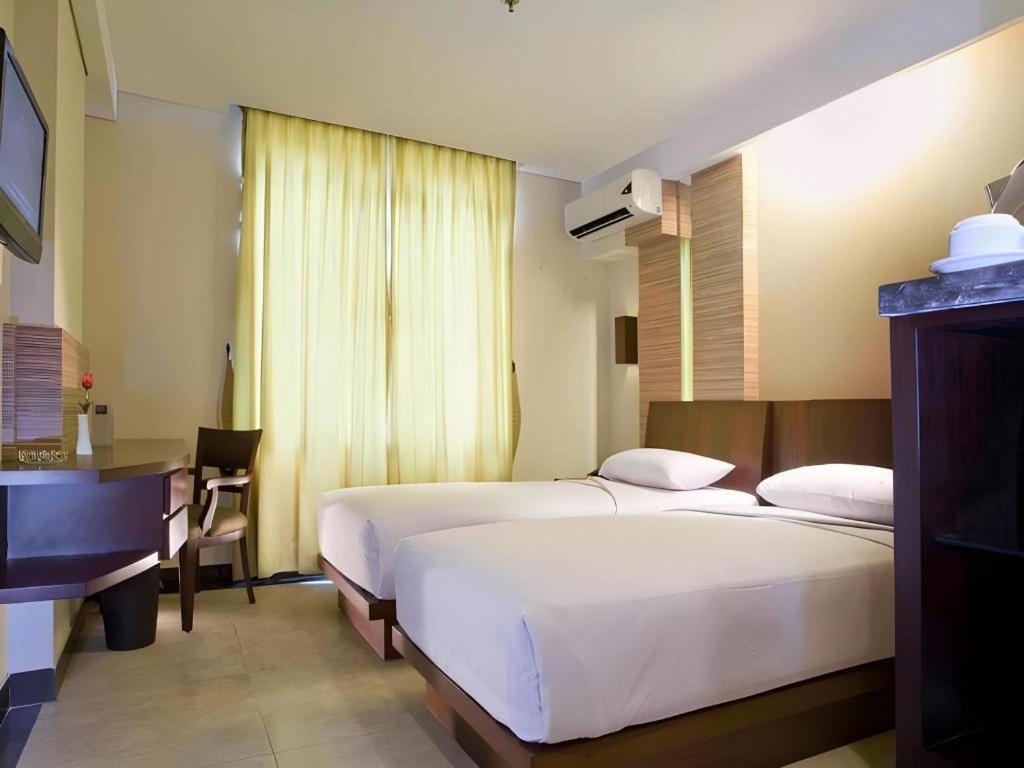 Losari Roxy Hotel Jakarta Exterior photo