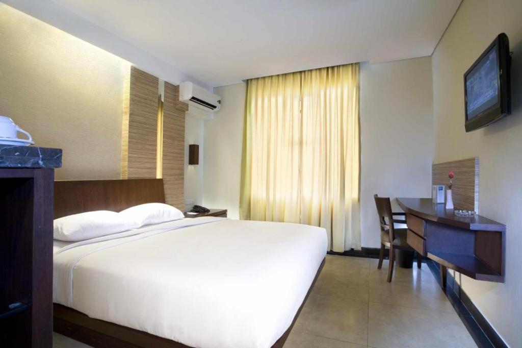 Losari Roxy Hotel Jakarta Exterior photo