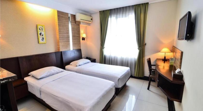 Losari Roxy Hotel Jakarta Exterior photo