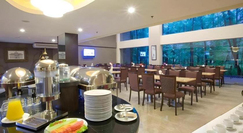 Losari Roxy Hotel Jakarta Exterior photo