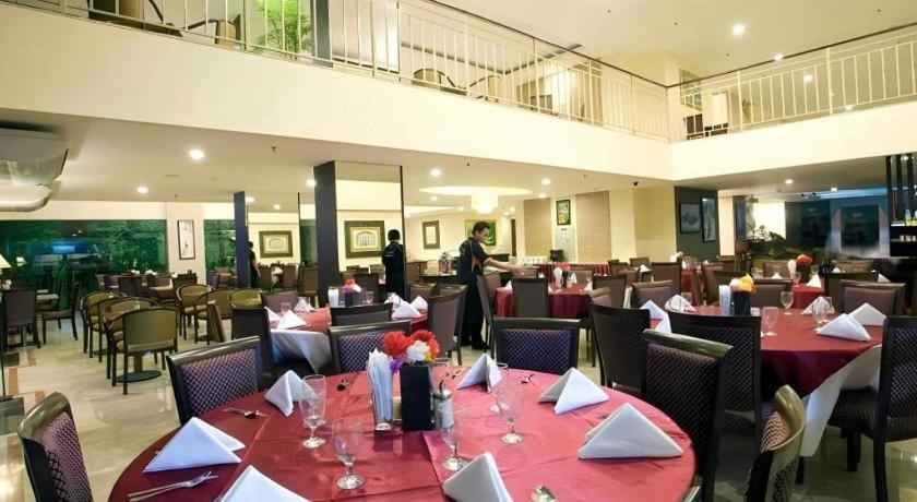 Losari Roxy Hotel Jakarta Exterior photo