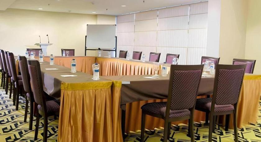 Losari Roxy Hotel Jakarta Exterior photo