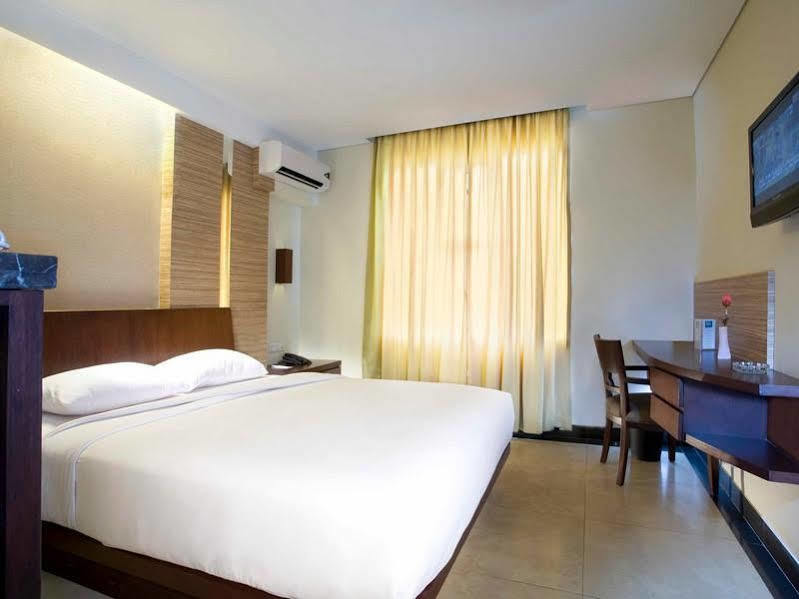 Losari Roxy Hotel Jakarta Exterior photo