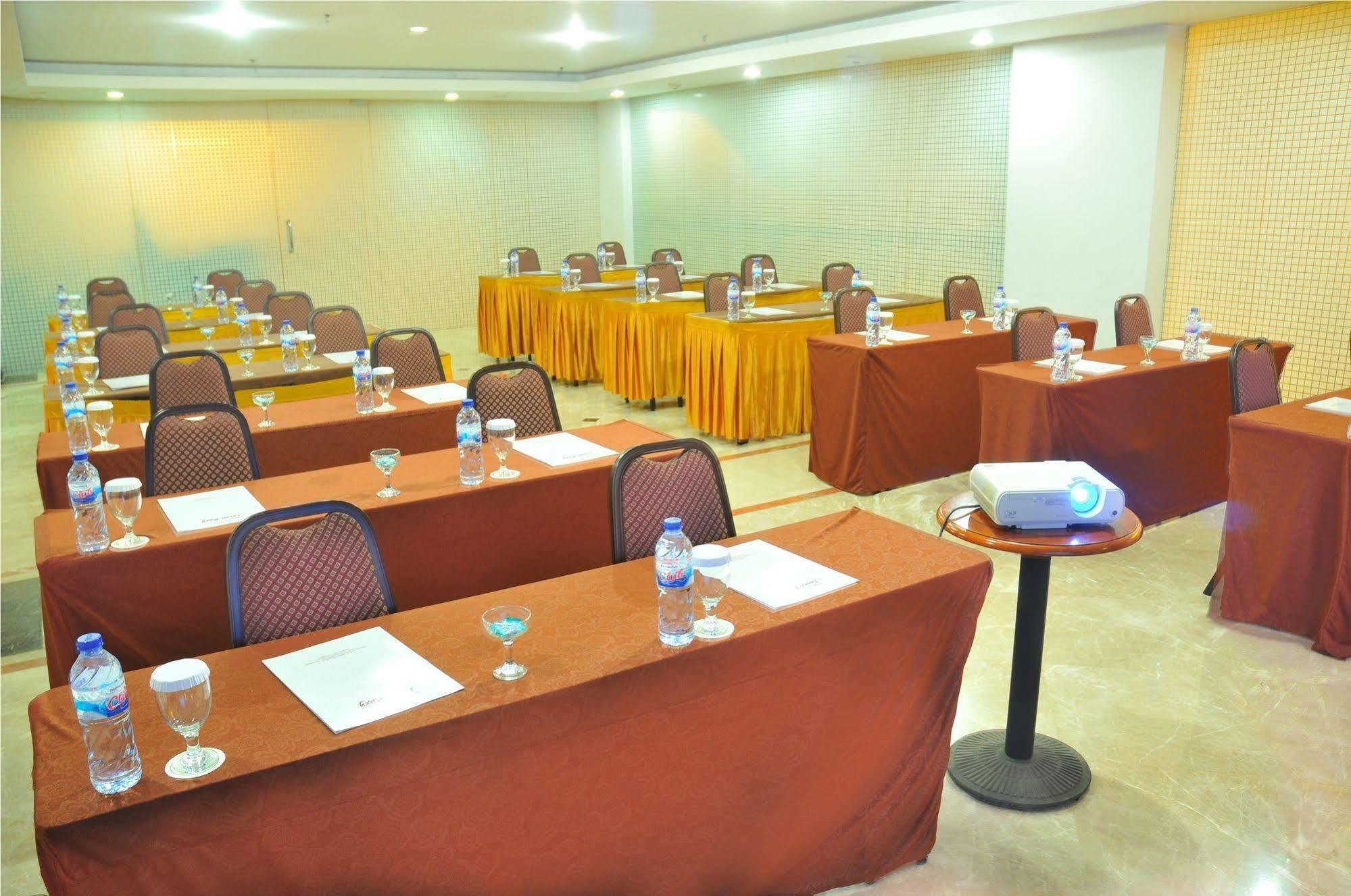 Losari Roxy Hotel Jakarta Exterior photo